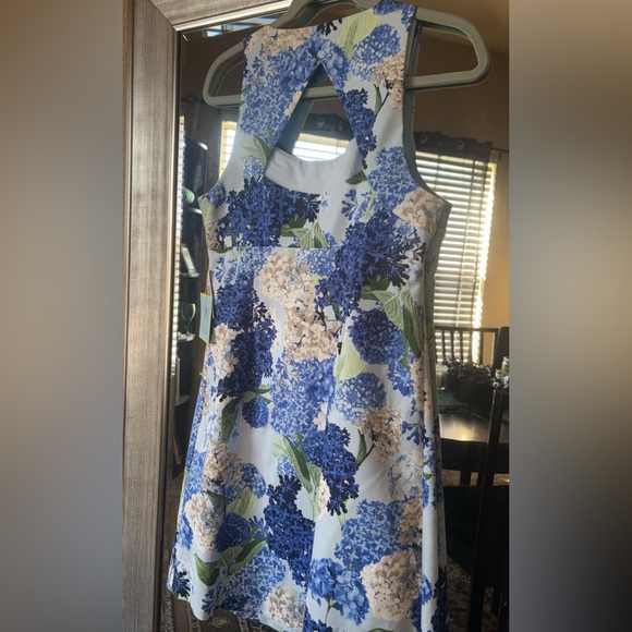 CeCe Hydrangea Cutout Dress Spring Meadow - Picture 3 of 7